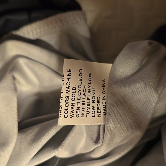 Gray & Black Long Sleeved Top - Picture 8 of 8